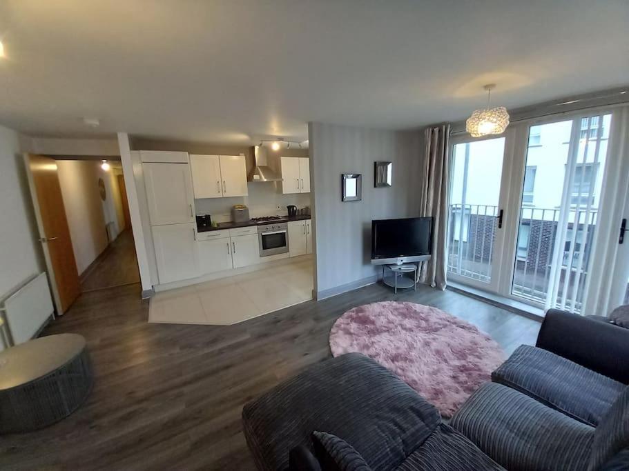 Modern 2-Bedroom City Apartment With Free Parking Belfast Dış mekan fotoğraf