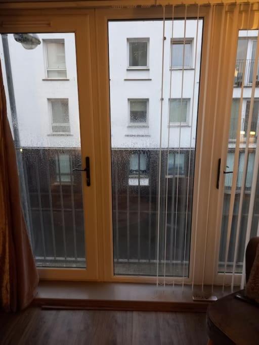 Modern 2-Bedroom City Apartment With Free Parking Belfast Dış mekan fotoğraf