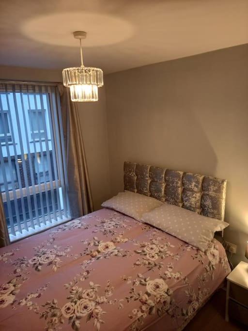 Modern 2-Bedroom City Apartment With Free Parking Belfast Dış mekan fotoğraf