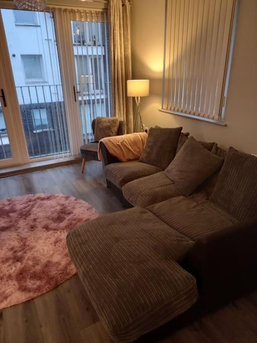 Modern 2-Bedroom City Apartment With Free Parking Belfast Dış mekan fotoğraf